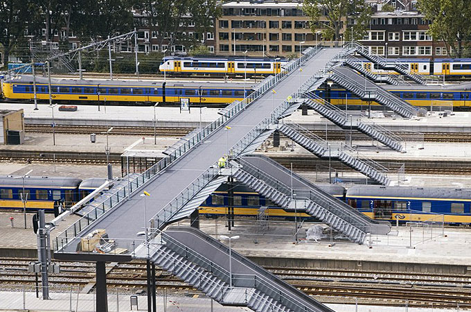 Fußgängerbrücke Rotterdam Hauptbahnhof